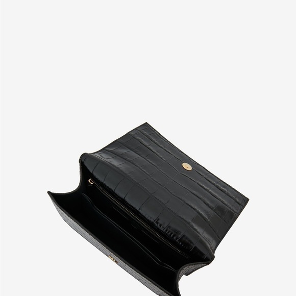 Alexander McQueen
Jewelled Knuckle Croc
Embossed Leather
Crossbody Bag NWT - Picture 6 of 8